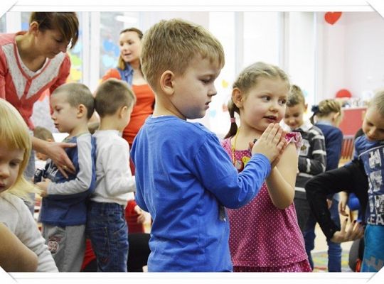Pierwszy dzień ferii zimowych w przedszkolu- zabawa walentynkowa